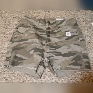 Camo Green Shorts 4" inseem